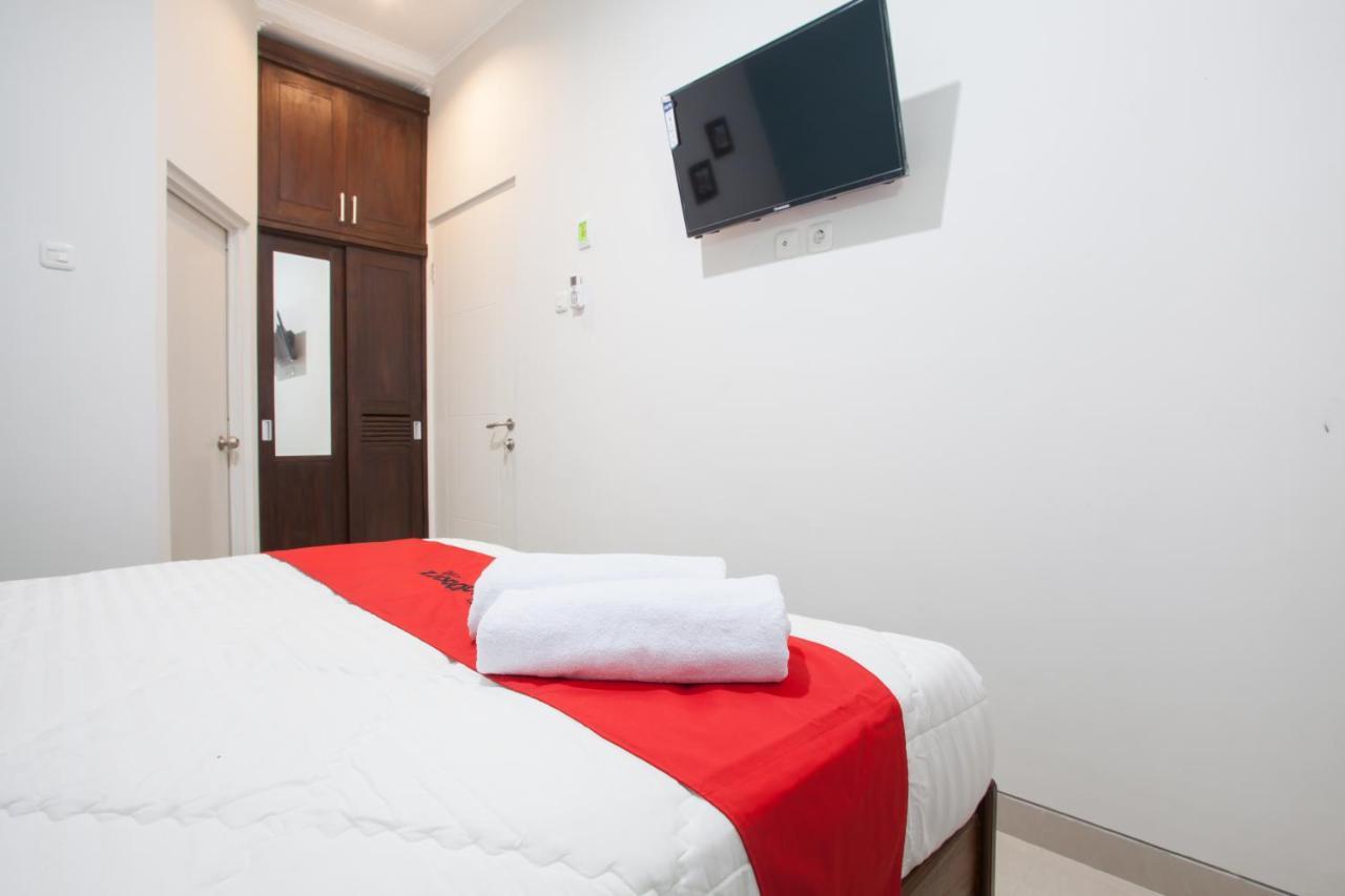 Reddoorz @ Wiyung 3 Hotel สุราบายา ภายนอก รูปภาพ