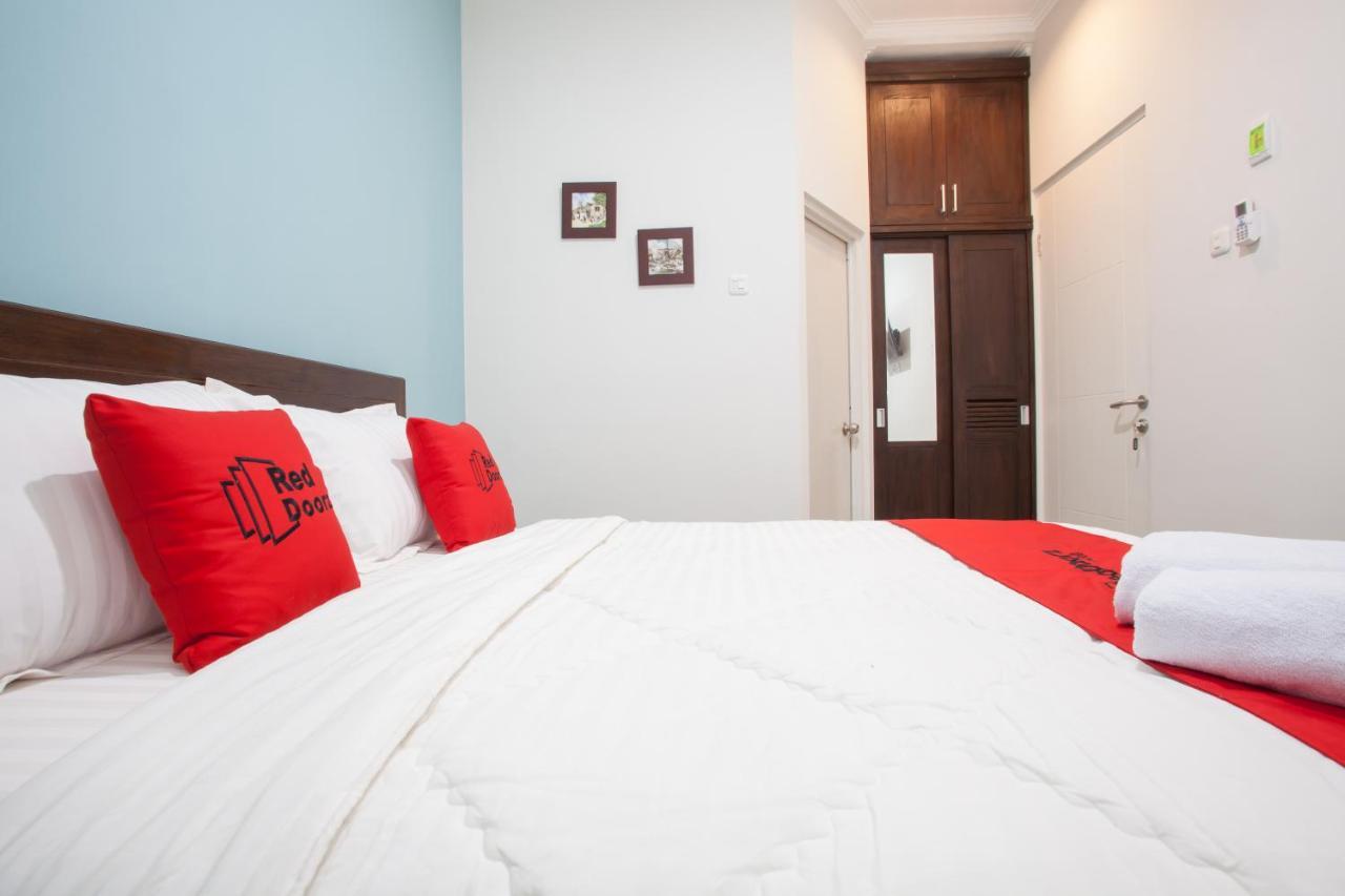 Reddoorz @ Wiyung 3 Hotel สุราบายา ภายนอก รูปภาพ