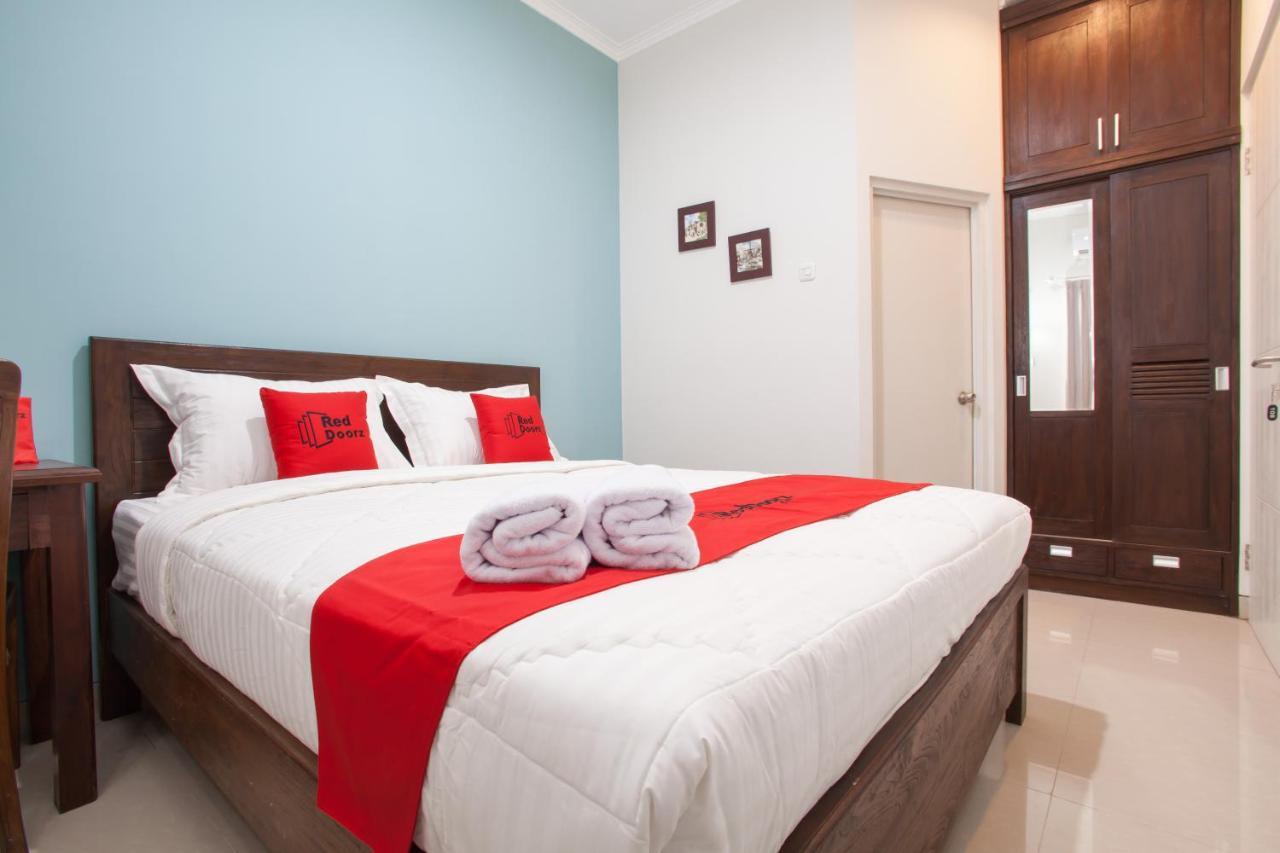 Reddoorz @ Wiyung 3 Hotel สุราบายา ภายนอก รูปภาพ